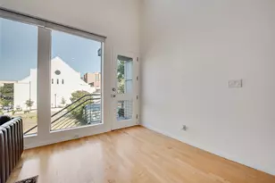 959 W Bluff St, Fort Worth, TX 76102 - Photo 2