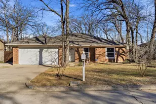 904 Red Oak St, Azle, TX 76020 - Photo 2