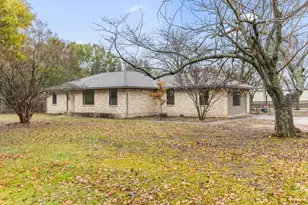 1136 Bear Creek Rd, Cedar Hill, TX 75104 - Photo 2