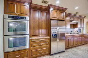 10626 Cox Ln, Dallas, TX 75229 - Photo 8