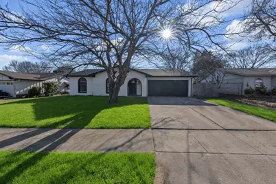 529 Ann Lois Lane, Burleson, TX 76028 - Photo 4