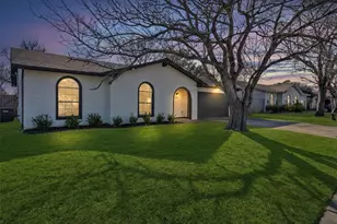 529 Ann Lois Ln, Burleson, TX 76028 - Photo 2