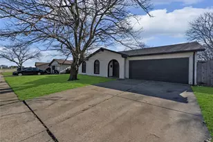 529 Ann Lois Ln, Burleson, TX 76028 - Photo 1