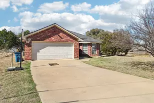 2406 San Gabriel Dr, Granbury, TX 76048 - Photo 2