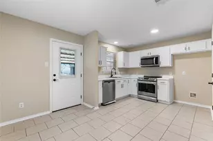 1035 N Ravinia Dr, Dallas, TX 75211 - Photo 10