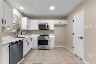 1035 N Ravinia Dr, Dallas, TX 75211 - Photo 8