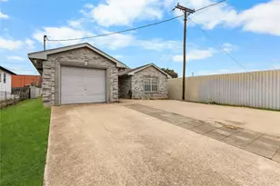 1035 N Ravinia Dr, Dallas, TX 75211 - Photo 2