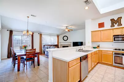 1107 Deer Valley Lane, Arlington, TX 76001 - Photo 4