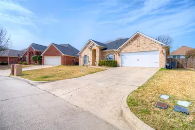 1107 Deer Valley Lane, Arlington, TX 76001 - Photo 1