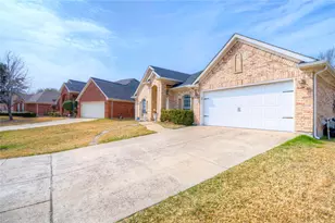 1107 Deer Valley Ln, Arlington, TX 76001 - Photo 2