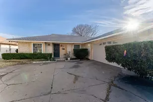 421 W Springdale Ln, Grand Prairie, TX 75052 - Photo 1