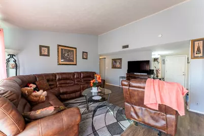 421 W Springdale Lane, Grand Prairie, TX 75052 - Photo 14