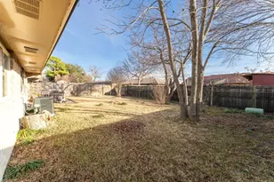 421 W Springdale Ln, Grand Prairie, TX 75052 - Photo 34