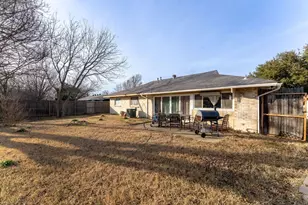 421 W Springdale Ln, Grand Prairie, TX 75052 - Photo 32