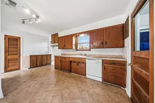 1205 W 10th St, McGregor, TX 76657 - Photo 6