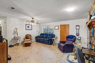 312 Oakwood St, Azle, TX 76020 - Photo 4