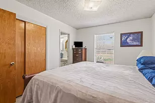 312 Oakwood St, Azle, TX 76020 - Photo 16