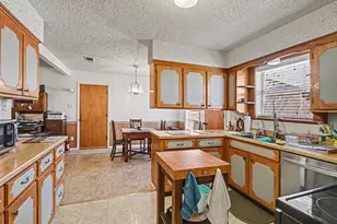 312 Oakwood St, Azle, TX 76020 - Photo 12