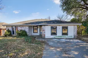 821 Nicole Dr, Burleson, TX 76028 - Photo 2