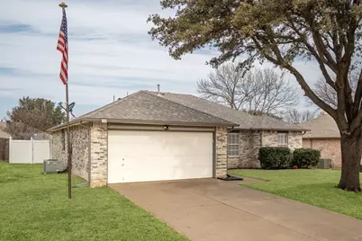 844 Atchison Drive, Saginaw, TX 76131 - Photo 4