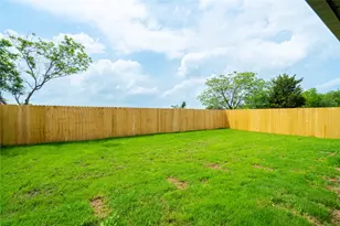 8202 Grant Ln, Greenville, TX 75402 - Photo 26