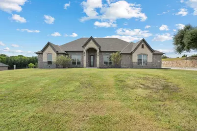 337 Kenyon Court, Granbury, TX 76049 - Photo 2