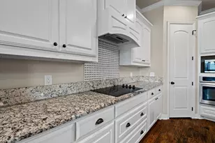 337 Kenyon Ct, Granbury, TX 76049 - Photo 10