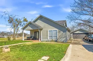 316 Liberty St, Cleburne, TX 76031 - Photo 2