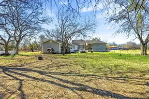 316 Liberty St, Cleburne, TX 76031 - Photo 18