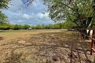 316 Liberty St, Cleburne, TX 76031 - Photo 22