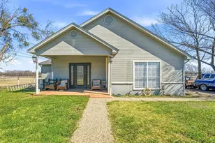 316 Liberty St, Cleburne, TX 76031 - Photo 1