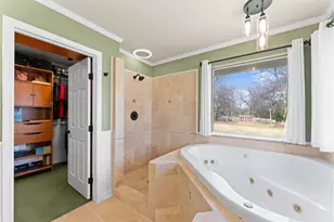 805 E Shady Grove Rd, Irving, TX 75060 - Photo 18