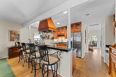 805 E Shady Grove Road, Irving, TX 75060 - Photo 8