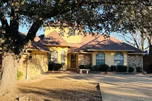 1226 Stonewall St, Garland, TX 75043 - Photo 1