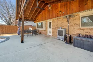 2418 Slaton Dr, Grand Prairie, TX 75052 - Photo 18