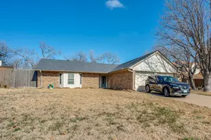 2418 Slaton Dr, Grand Prairie, TX 75052 - Photo 2