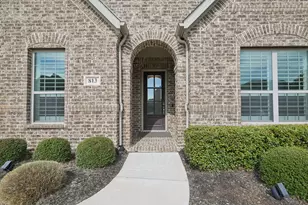 813 Boardwalk Wy, Little Elm, TX 76227 - Photo 2