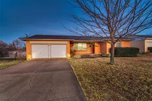 2406 Ridgecrest Dr, Garland, TX 75041 - Photo 2