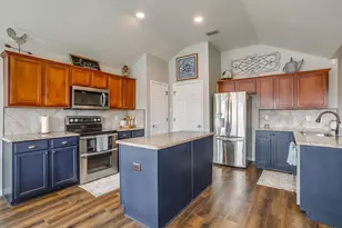 951 Naomi Ct, Burleson, TX 76028 - Photo 10