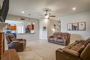 951 Naomi Ct, Burleson, TX 76028 - Photo 6