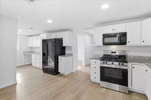 404 S Murray St, McKinney, TX 75069 - Photo 2