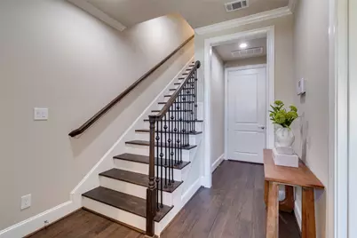 2827 Shelby Avenue, Dallas, TX 75219 - Photo 2