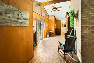 903 N Hoover Ave, Cameron, TX 76520 - Photo 2