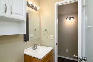 3230 Ridgeview Cir, Irving, TX 75062 - Photo 16