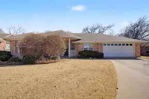 1016 Dawn Ct, Granbury, TX 76048 - Photo 2