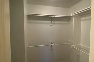 2725 Hyde Park Dr, Grand Prairie, TX 75050 - Photo 6