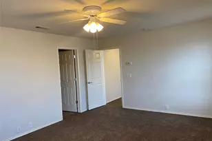 2725 Hyde Park Dr, Grand Prairie, TX 75050 - Photo 12