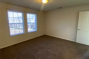 2725 Hyde Park Dr, Grand Prairie, TX 75050 - Photo 8