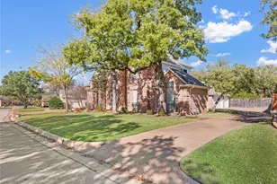 5519 Hunterwood Ln, Arlington, TX 76017 - Photo 2