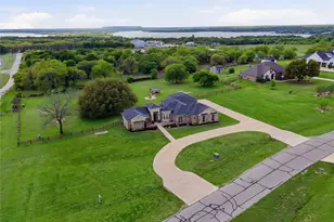 100 Maverick Ct, Granbury, TX 76049 - Photo 2